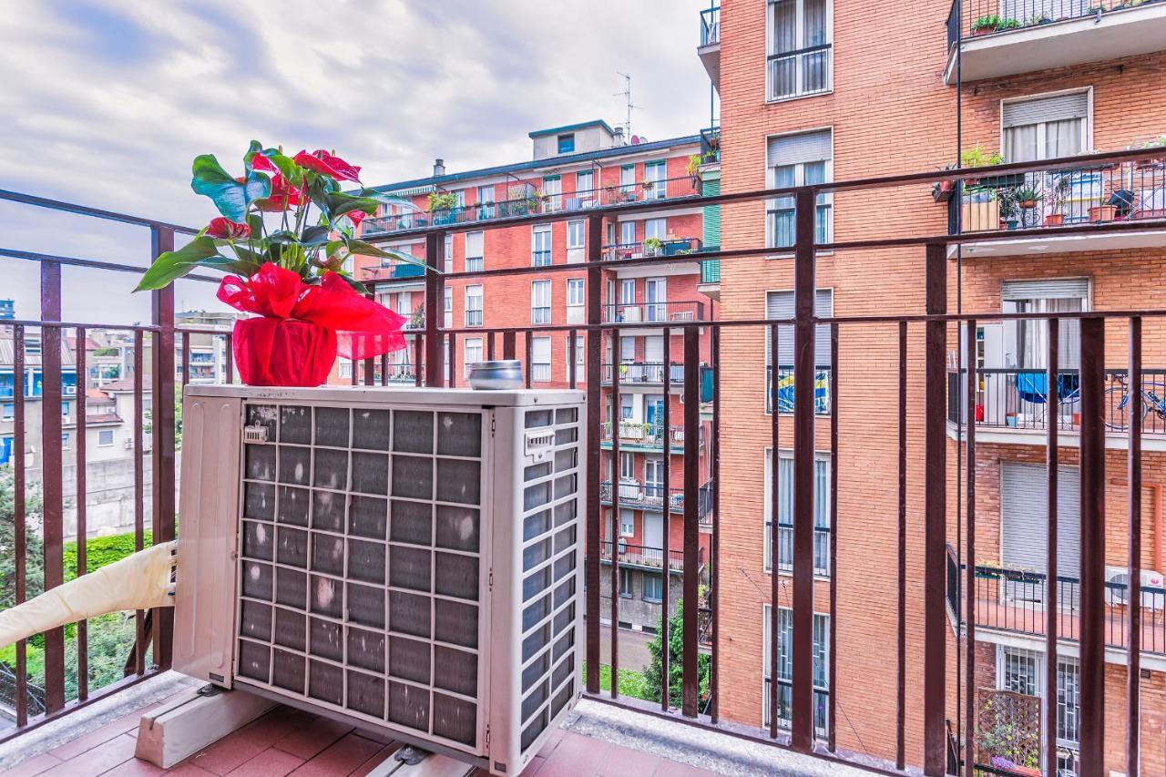 Casa Vacanze In Arte Milano Apartment Bagian luar foto